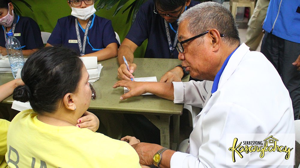 UNTV_SK's tweet photo. Bahagi ng ating public service sa araw na ito ay ang People's Day sa Pateros City Jail. Bukod sa medical services, namigay ng hygiene kits sa mga inmates ang Rotary Club of Kamuning Central.
#KDR35YearsInService https://t.co/VjOhd4ENeo