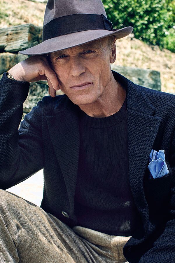 SweetwaterPod's tweet photo. #HappyBirthday to our Man In Black, Ed Harris! 🎂🎉🎈🎁 https://t.co/a57cwCtdN0