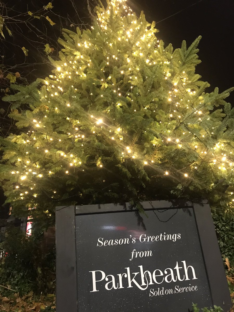 Looking good! #christmastree #kensalrise #communityspirit #soldonservice #nw10