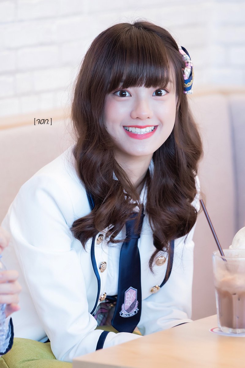 jorhorkor48's tweet photo. ก็แค่ยิ้มเฉยๆ~💖 #PhukkhomBNK48 #BNK48 https://t.co/FVKHCnRd6T