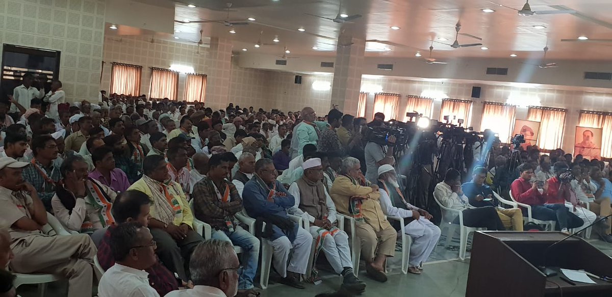 Biswaranjaniyc's tweet photo. Senior BJP leader,  Ex MLA &amp;  a strong OBC leader  Shri Lalji Mer joined Congress with his thousands of supporters in presence of Shri  @SATAVRAJEEV ji, @INCGujarat  President Shri @AmitChavdaINC ji &amp;CLP leader Shri @paresh_dhanani ji  at Rajiv Gandhi Bhawan
@INCIndia @INCOdisha https://t.co/Bq8O6VPSJs