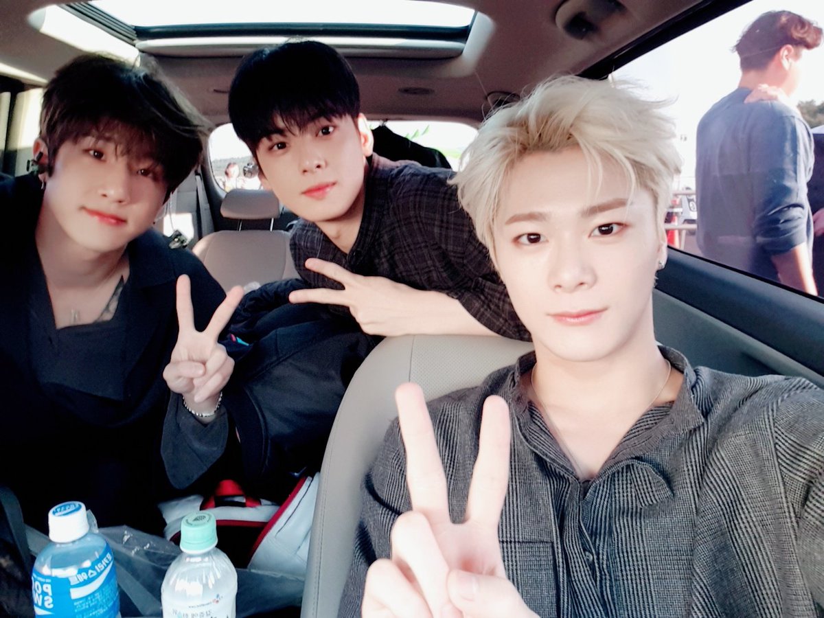 offclASTRO tweet picture