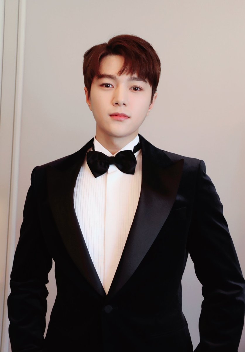 Official_IFNT's tweet photo. [#INFINITE] AAA 시상식에서 베스트 아이콘 배우 부분을 수상하게 된 우리 묭배우👍 미스함무라비의 바른이👨‍⚖를 만날 수 있어서 행복했어요😍 베스트 아이콘 묭배우 내 핸드폰 속에 아이콘으로 만들어서 저장💾하고 싶네요😆 우리 묭묭이 내 핸드폰 속에 저장😖
#베스트_아이콘_명수야_축하해🏆 https://t.co/xH6pd2BK5A