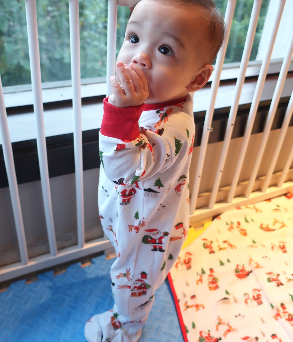 LittleWestSt's tweet photo. Pose perfect! #SleepAndPlay #Romper #HolidayOnesie #FirstChristmas
Shop Dear Santa Footed Onesie (don't forget to personalize it!): https://t.co/uaz7ryEXn5 https://t.co/lp5Sz8DbtU