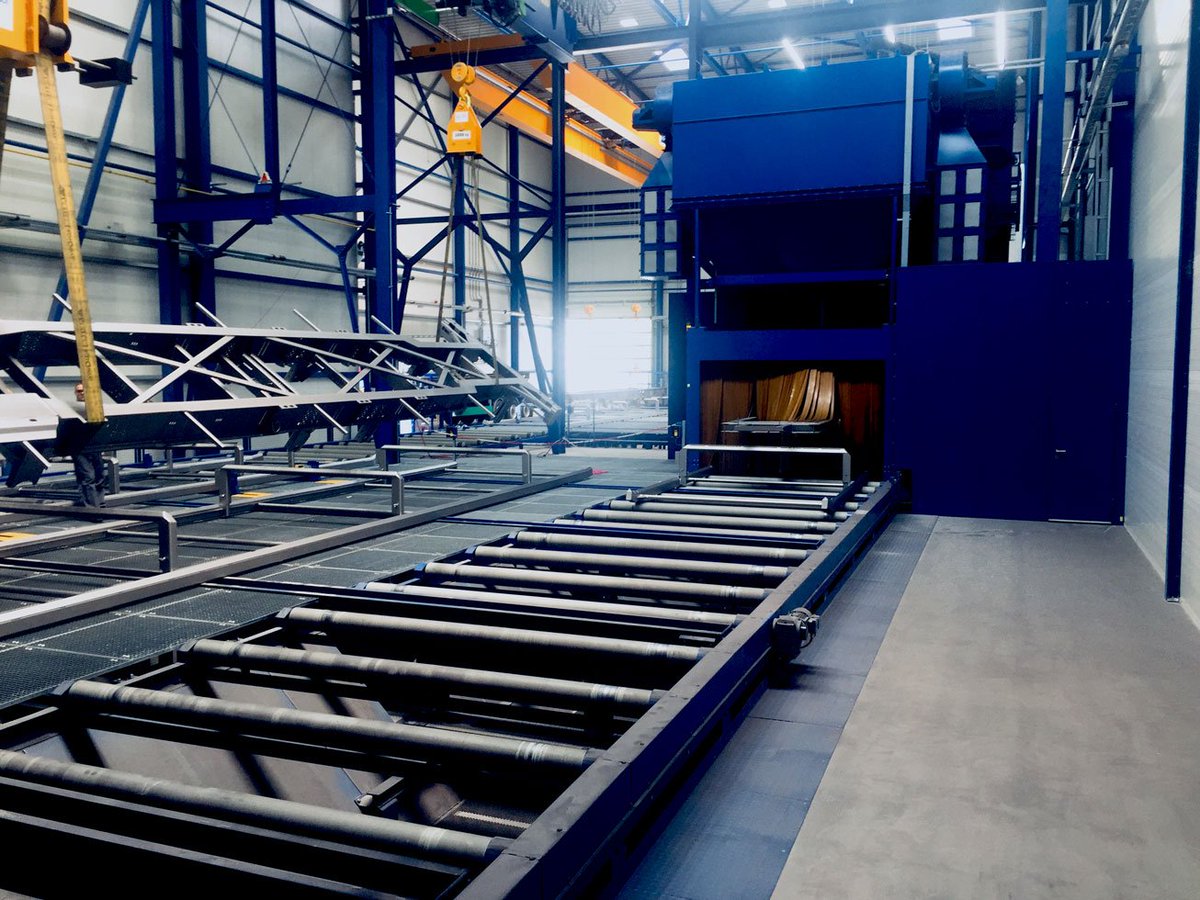 wheelabrator's tweet photo. Our XXL installation for Giga Coating has XXL credentials: 
- 12x wheels 
- 285km/h impact
- 2.6t abrasive/min
- Up to 3million m2 of surface/ year
#XXLpartsfinishing #RollerConveyor #GermanManufacturing https://t.co/ETLE3ZK8nR https://t.co/6V1T57ESSP