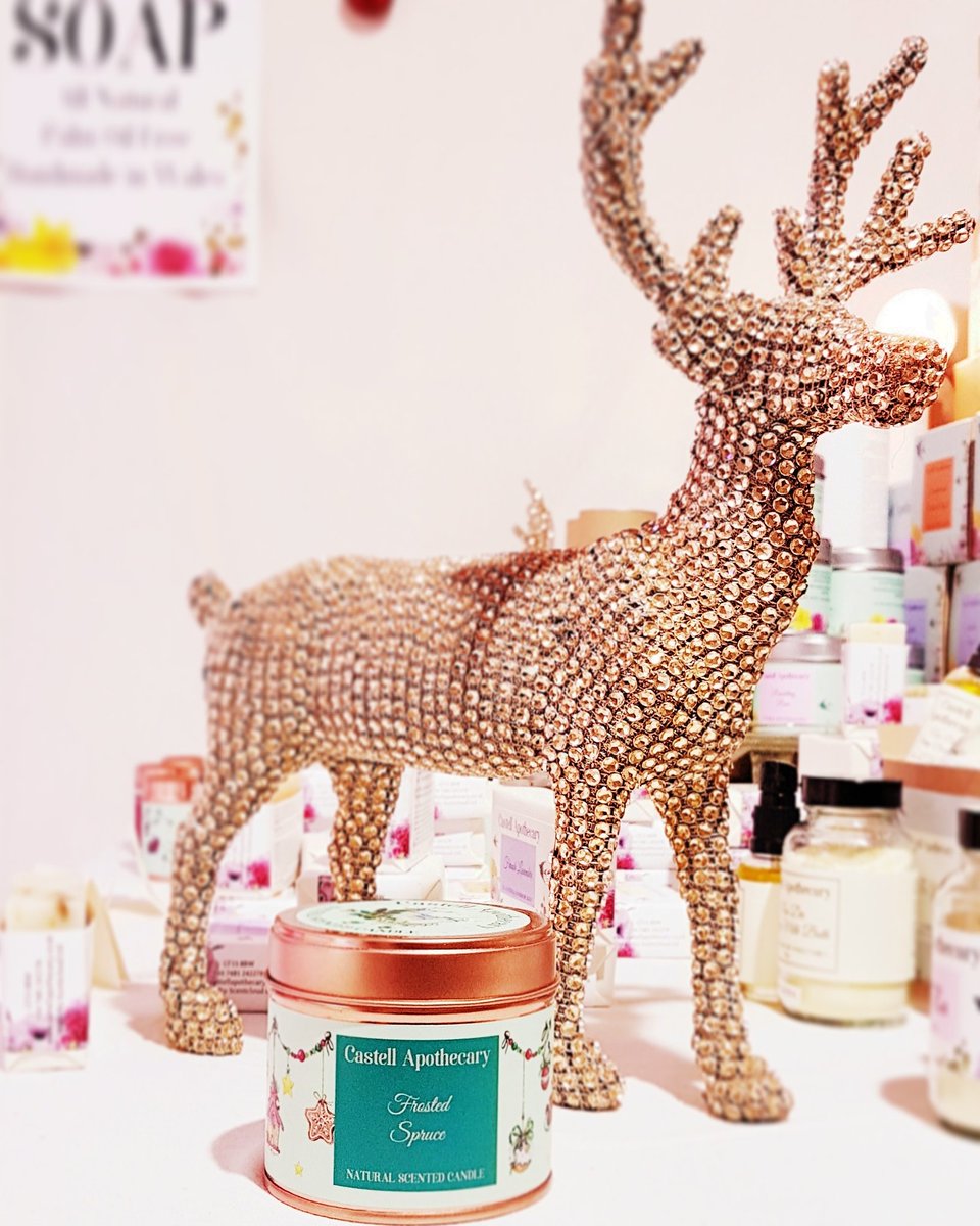 CastellUK's tweet photo. Win a Frosted Spruce Candle to fill your home with the fresh nostalgic scent of Christmas Tree🎄❤
To enter
RT &amp; Tag a friend
#giveaway Ends 2/12/18
Goodluck💕☘
#Competition #win #Luxurycandles #Candles #Christmas #gift #giftideas  #foryou #inittowinit
#ChristmasTree #lovegiving https://t.co/UEEiIab7Bc