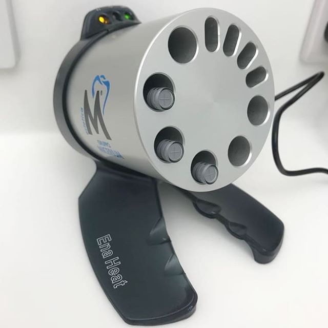 caredentalgroup's tweet image. ✨#NEW #GADGET #ALERT✨
No this is not a barrel of a very large gun - it's our new composite heater which warms composites (the white filling material we use for composite veneers and super gorgeous fillings) so that they can be moulded and shaped more easily.