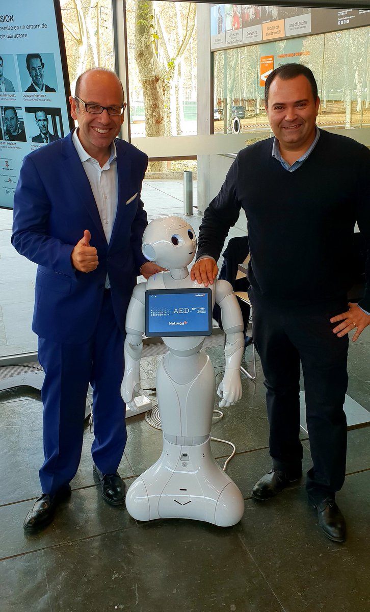 luispardo1's tweet image. Interesante charla de software de gestión para empresas con @ivan_imatica @imaticatech @SageSpain en @AEDtweets y mientras hablamos de tecnología de sage.com nos acompaña robot #Pepper