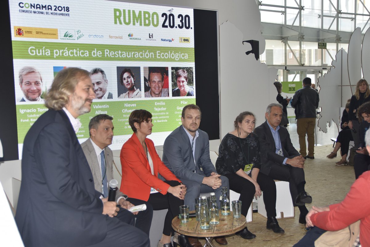FBiodiversidad's tweet photo. Durante la presentación de la Guía de Restauración Ecológica #Conversamos en el estand de @Mitecogob en #CONAMA2018 con actores muy diversos implicados en la infraestructura verde. https://t.co/NzgmjB14Kh