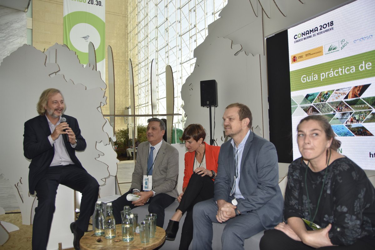 FBiodiversidad's tweet photo. Durante la presentación de la Guía de Restauración Ecológica #Conversamos en el estand de @Mitecogob en #CONAMA2018 con actores muy diversos implicados en la infraestructura verde. https://t.co/NzgmjB14Kh