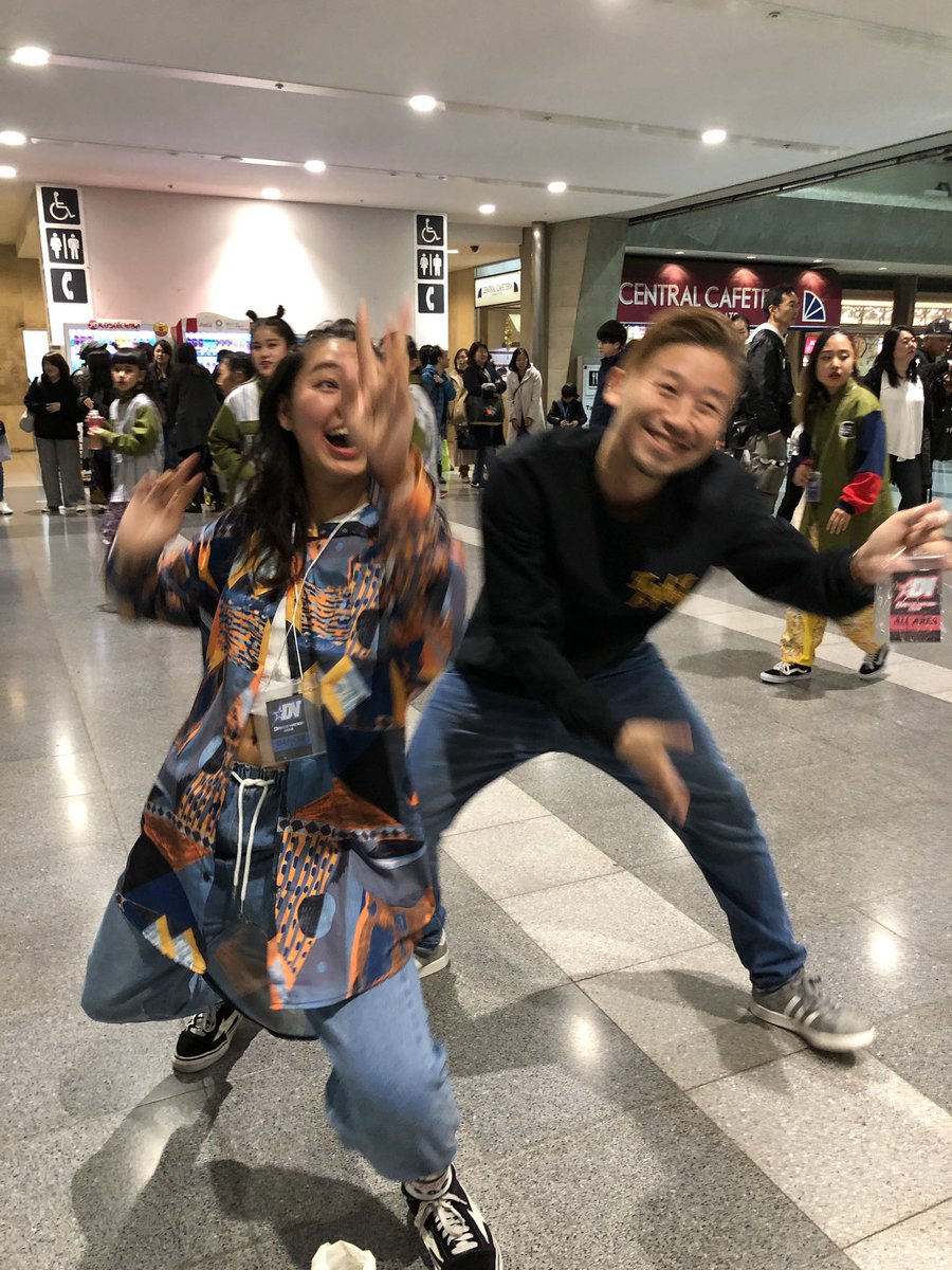 anrillyn's tweet photo. DANCE NATION'18
.
📸ちゃんとしたの→おふざけ→一礼
.
いつもyumoさんと
写真撮る時の一連の流れです🤫(笑)
今回もありがとうございました!
気合い入れも言葉も全部全部
嬉しかったです😌!
ありがとうございました!!!
#DanceNation2018 #avex https://t.co/EkZIwsCgPy
