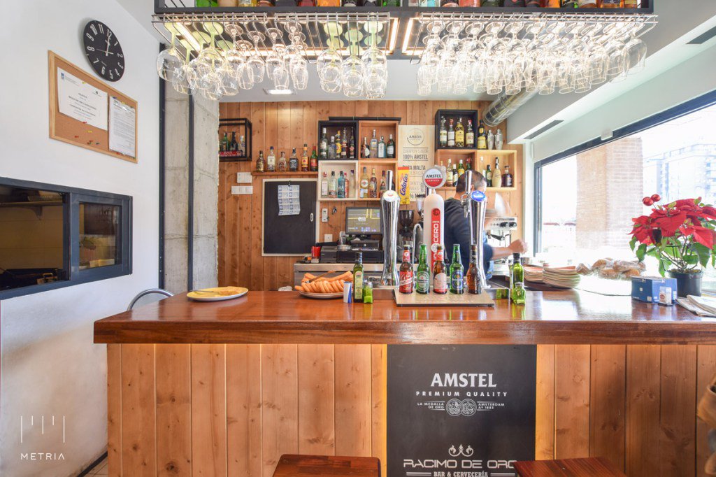 A continuación os contamos brevemente las claves para abrir un bar emprende.metria.es/como-abrir-un-…