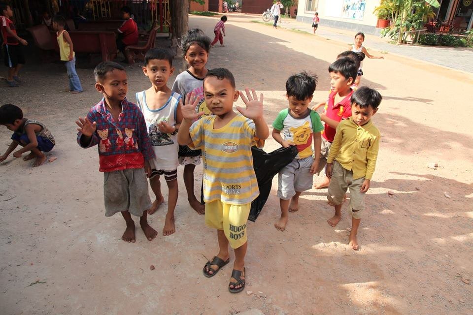 STOP LITTERING!

Feeding Dreams kids say NO to throwing rubbish.

Our students learn about taking care of the environment with our weekly clean ups at FDC’

feedingdreamscambodia.org