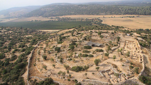 Unusually, the city of  #KhirbetQeiyafa has two gates, and therefore is probably  #Shaaraim