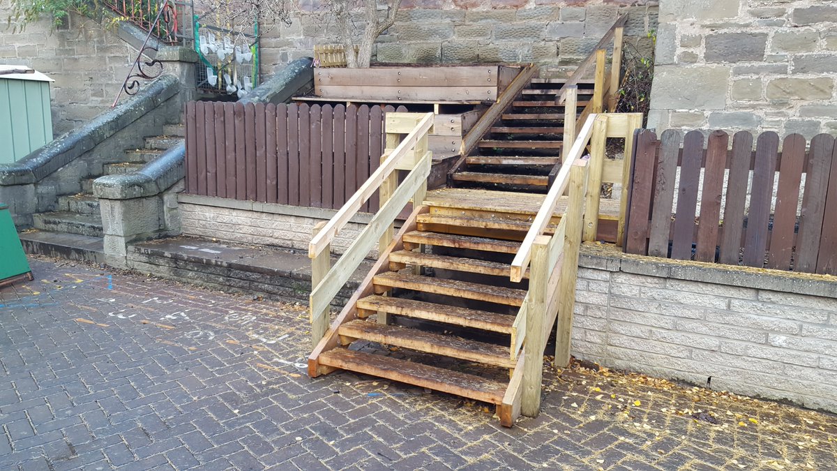 cswo_dundee's tweet photo. The unpaid work teams have been helping to create a 3 tier growing space for the children to grow strawberries &amp; raspberries at Wallacetown Nursery. Over 40,000 hours of unpaid work undertaken annually across Dundee - paying back, -stronger, greener communities!@WallacetownNS https://t.co/N43git6MUS