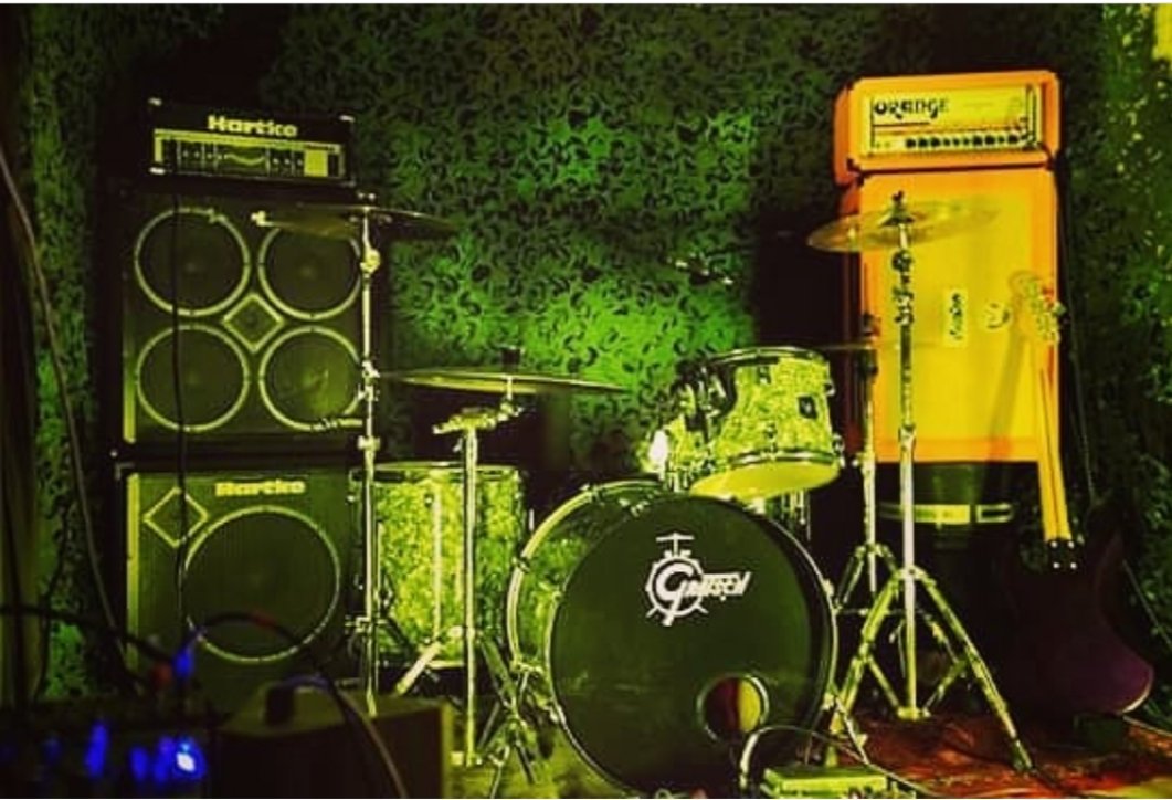 We are Live Tomorrow @ #thehairydog Derby! 8.30pm set time!! 

#stonerrock #stonerrockband #garagepunk #punkrock #garagerock #garagepunkrock #noise #noiserock #pyschrock #neopysch #replicajesus #britishrock #derby #fuzz #bigmuff #rock #rockband #gigs #heavypysch #heavyblues