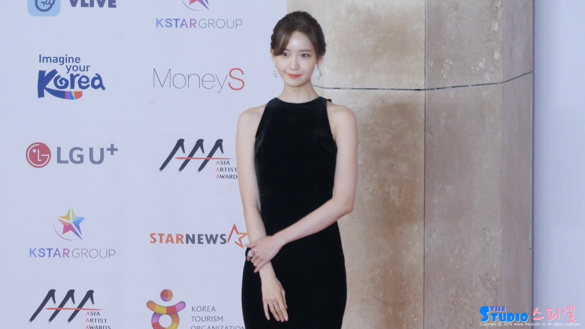 Spinel_01's tweet photo. 181128 #윤아 #YOONA 레드카펫 Red Carpet 직캠 @ AAA 시상식 by Spinel https://t.co/XZHdOno8Ck https://t.co/pWnbmiljAV