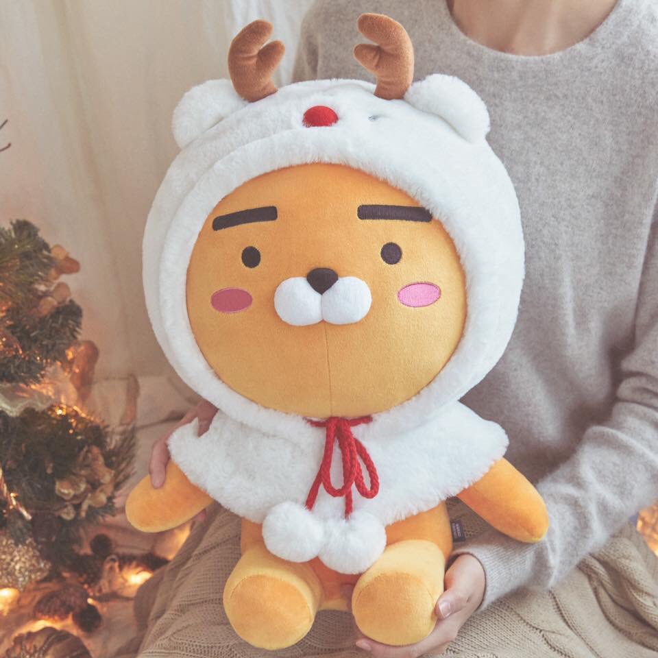 stitch_pololo's tweet photo. ตุ๊กตาคุณไรอันถือสโนว์แมน☃️ ⛄️กับคุณไรอันเป็นกวางรูดอล์ฟ 🎄🦌งืออออ น่ารักมากกก KAKAOFRIENDS ทำออกมาน่ารักตลอด ไปเสียเงินกันได้ที่ KAKAOFRIENDS STOREเลย ตัวละ55,000วอน https://t.co/VReBVL44fN