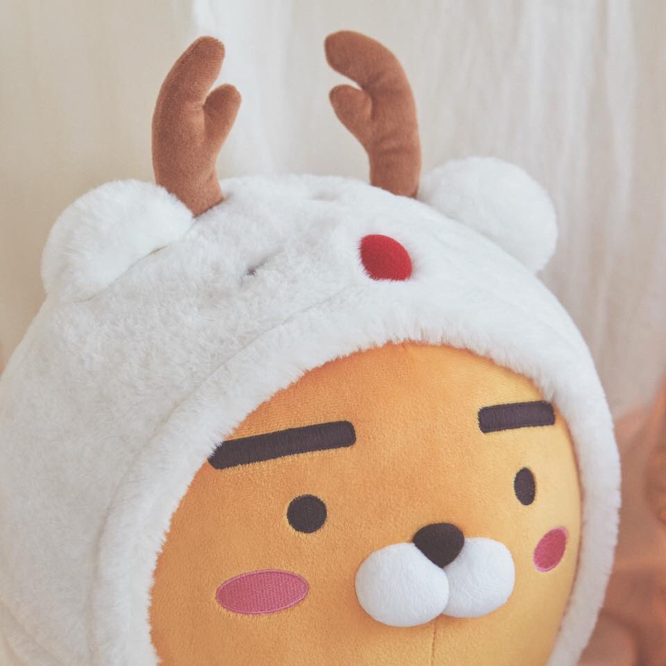 stitch_pololo's tweet photo. ตุ๊กตาคุณไรอันถือสโนว์แมน☃️ ⛄️กับคุณไรอันเป็นกวางรูดอล์ฟ 🎄🦌งืออออ น่ารักมากกก KAKAOFRIENDS ทำออกมาน่ารักตลอด ไปเสียเงินกันได้ที่ KAKAOFRIENDS STOREเลย ตัวละ55,000วอน https://t.co/VReBVL44fN