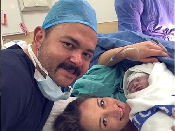 Nuwe ma Liza Brönner vertel aan Huisgenoot hoe sy en Hardekole-sanger <a href="/Ricusnel1/">Ricus Nel</a> oor die aankoms van hul eersteling voel netwerk24.com/huisgenoot/Bek…