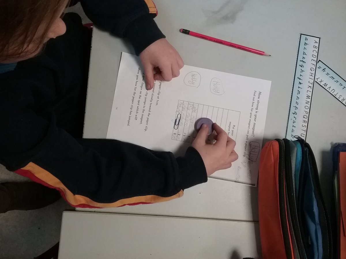 Teach_Mitchell's tweet photo. For science week we learned about forces. We did an experiment investigating the strength of magnets by attracting paper clips to them. We discovered that the smaller ones were stronger. #forces #scienceweek2018 #magnets https://t.co/jivkf1AkCa