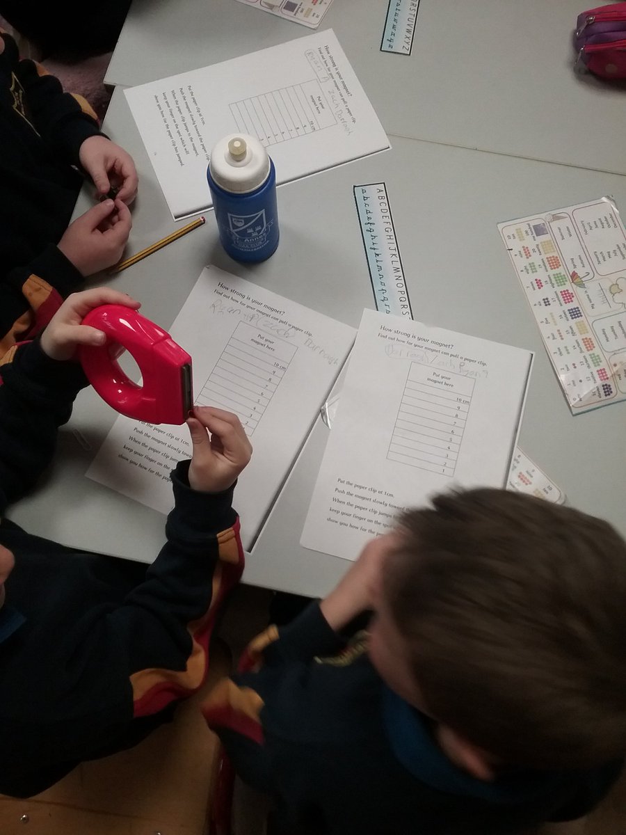 Teach_Mitchell's tweet photo. For science week we learned about forces. We did an experiment investigating the strength of magnets by attracting paper clips to them. We discovered that the smaller ones were stronger. #forces #scienceweek2018 #magnets https://t.co/jivkf1AkCa