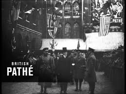 American President Wilson arrived in London on Boxing Day 1918 to meet with politicians and the King - film footage of his visit exists and can be viewed on line britishpathe.com/video/presiden…
