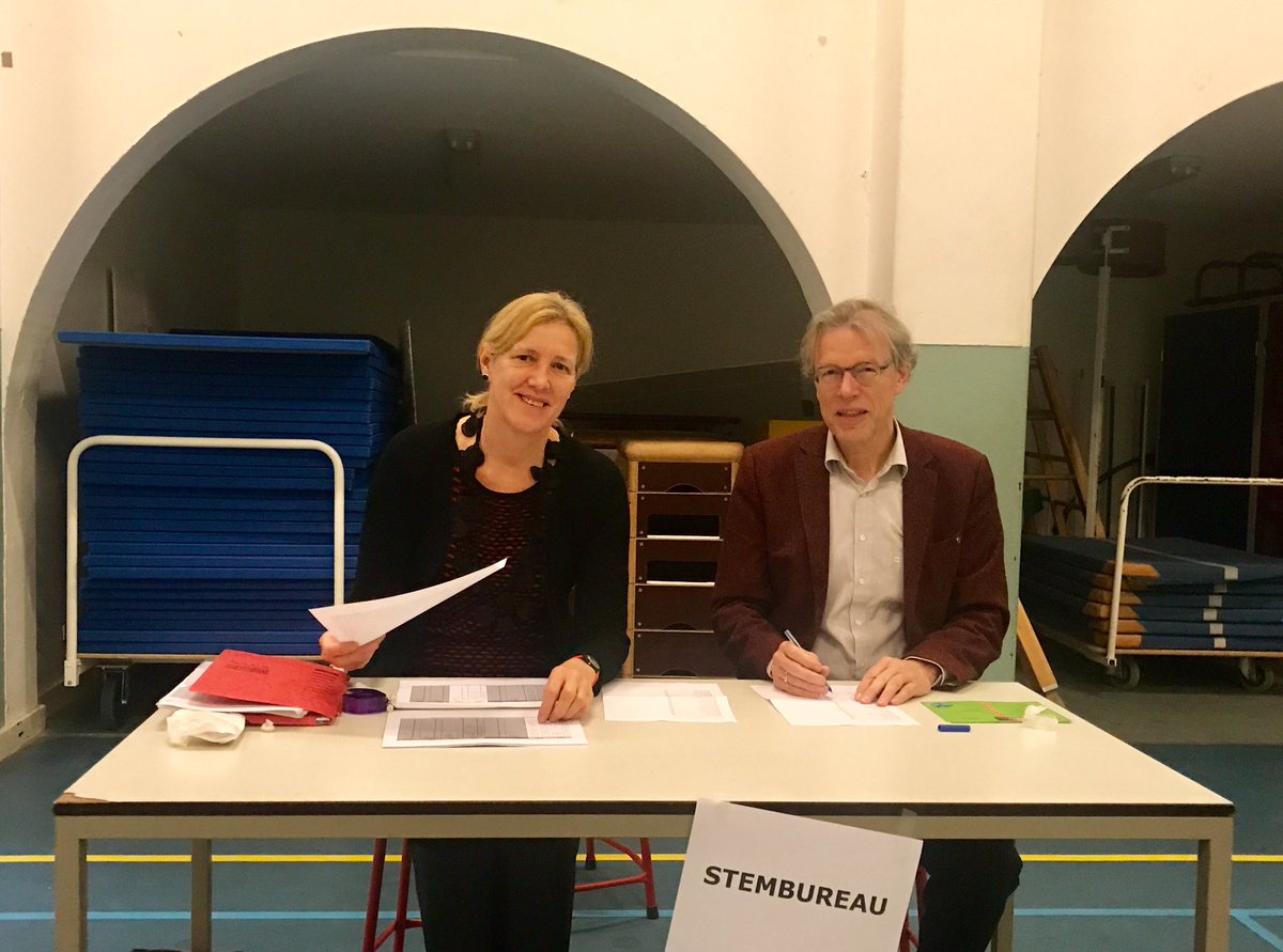 connyvs's tweet photo. Voorlopig βmijnβ laatste leerlingenraadverkiezingen in #blmdl georganiseerd op de Antoniusschool in Aerdenhout in kader van programma burgerschapsvorming basisscholen #ridk Echt het leukste onderdeel van het raadswerk! https://t.co/A8iJD8VAR5