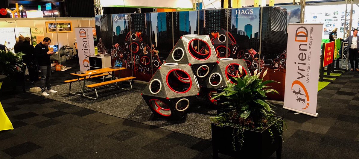 vrienDD's tweet image. De mannen staan weer klaar voor de tweede dag op de Recreatievakbeurs in Hardenberg. #vrienDD #HAGS #Stand527