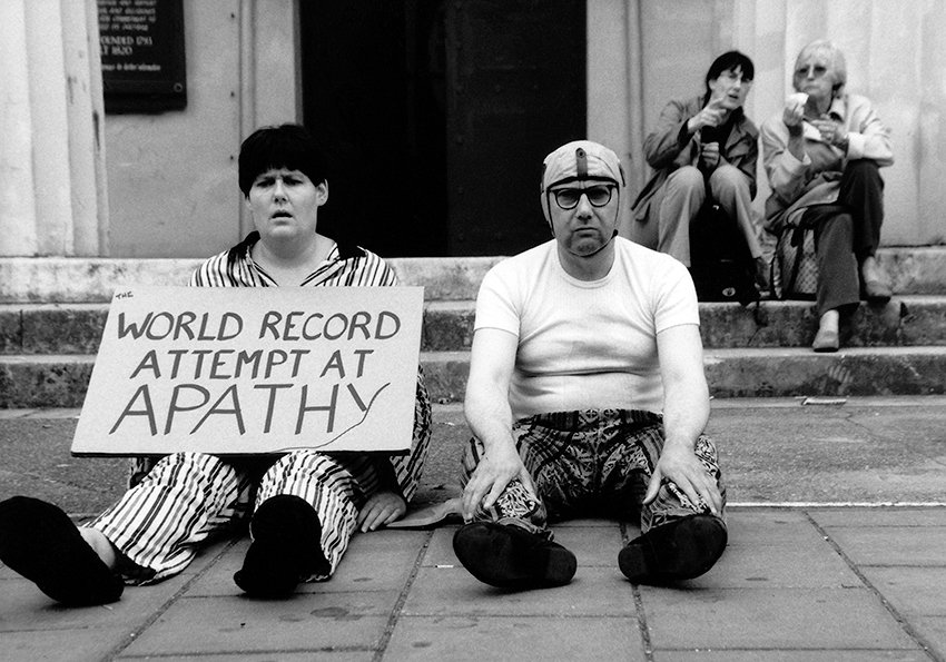 BrightonHoveCal's tweet photo. HO!HO!HO!
Taken on Ilford 400asa May 2002 or 2003 by Nigel Swallow
(Comic Character Creations - Streets of Brighton Fetival - Outside The Unitarian Church) https://t.co/3TFhjNzO7k