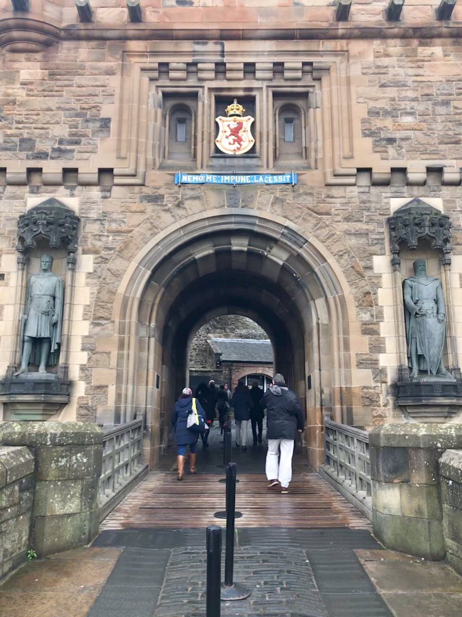 Who can guess the name of these two brave soldiers welcoming visitors to Edinburgh Castle? #Scotland #EdinburghCastle #SANDEMANsTours