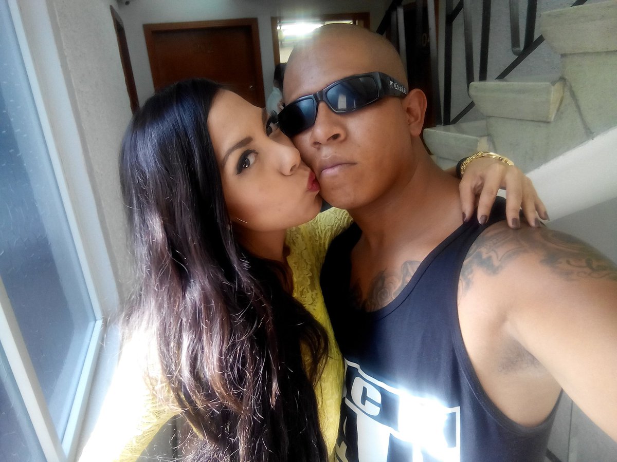 OriginalCanibal's tweet photo. Una foto con una gran actriz @caliaQadehs  
#Ulala
#los_jr_estamos_de_moda
#canibal_jr
#YONERONE https://t.co/EuRk2V3Juw