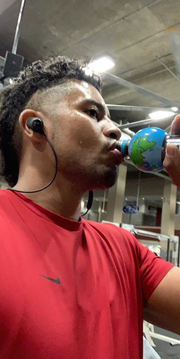 dprospects15's tweet photo. How do you get through your workouts? @EarthWaterHQ is the only way to get through it. So join the movement! @cashrileyjr #trusttheprocess #hydrate #drinkdifferent #fulhum #blackwater https://t.co/Glixpj3Ttq
