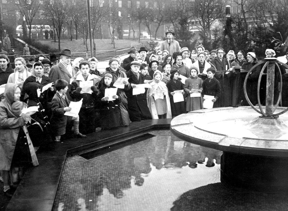 MCRSanta's tweet photo. Roll up for Giant Santa's Christmas Cracker Competition (TM). To win a food and drink trail around the #mcrchristmas markets, answer me this: What year were these carolers serenading the city with their anglelic song? Hint: ages ago. #guesswork #pickayear https://t.co/bV9AQX2VdN