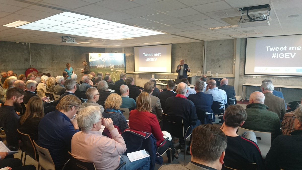 IGEVnieuws's tweet photo. Wethouder Bob Bergkamp opent enthousiast het netwerkevent 'Aardgasvrije wijken, hoe dan?' en daagt iedereen uit om samen gewoon aan de slag te gaan! #igev https://t.co/P8Fc1AVt9a