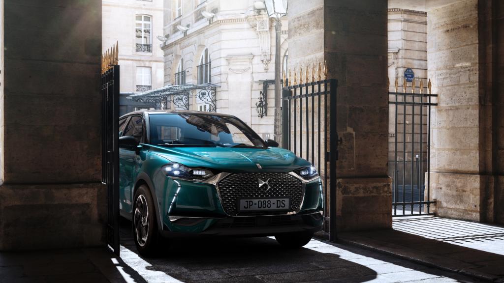 DS_UK_Official's tweet photo. The perfect compact SUV for urban life, DS 3 CROSSBACK or the majestic DS 7 CROSSBACK for the great outdoors – which most suits your lifestyle and why? https://t.co/ixVcq3eez5