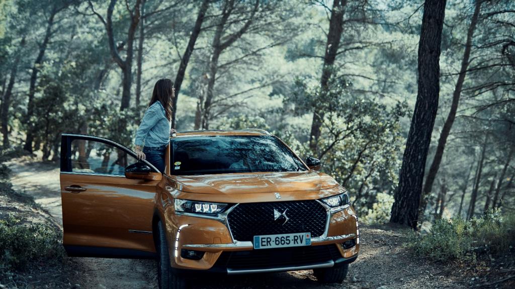 DS_UK_Official's tweet photo. The perfect compact SUV for urban life, DS 3 CROSSBACK or the majestic DS 7 CROSSBACK for the great outdoors – which most suits your lifestyle and why? https://t.co/ixVcq3eez5
