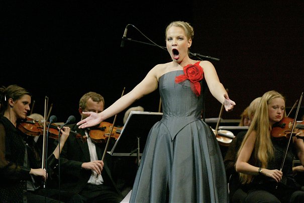 CasaTheatre's tweet photo. @flatpackmusic_ 'Introduction to the world of Opera' Workshop Wed 5 Dec 7pm @CasaTheatre @CasaLiverpool - open to all from beginner to would-be diva! £3 pay on door. Come along and have some fun (+ Sounds of Christmas Show  12 Dec - £10 - tickets: https://t.co/jbUIKGj5ak) #opera https://t.co/lzHeIen9rr