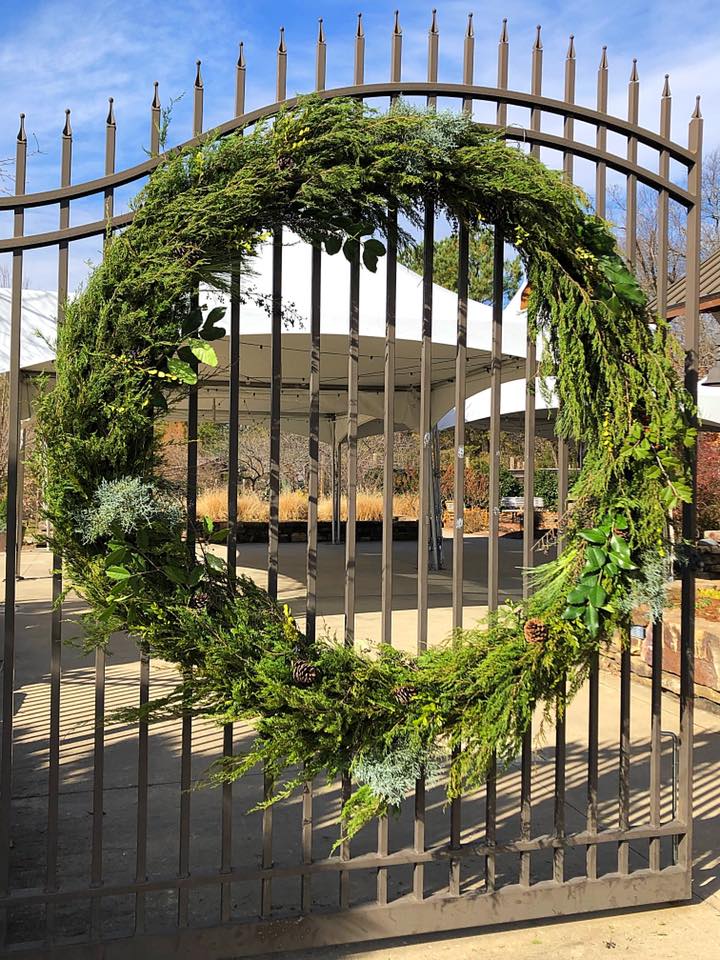 Liz_Hogan's tweet photo. In. Love. with this enormous wreath created by @BGOzarks talented horticulturist Lee Witty! She used muscadine vines, juniper, AZ cypress, white pine, boxwood, holly &amp; more to make it. A perfect photo opp spot! #NWArk https://t.co/LHc3Yzc6iU