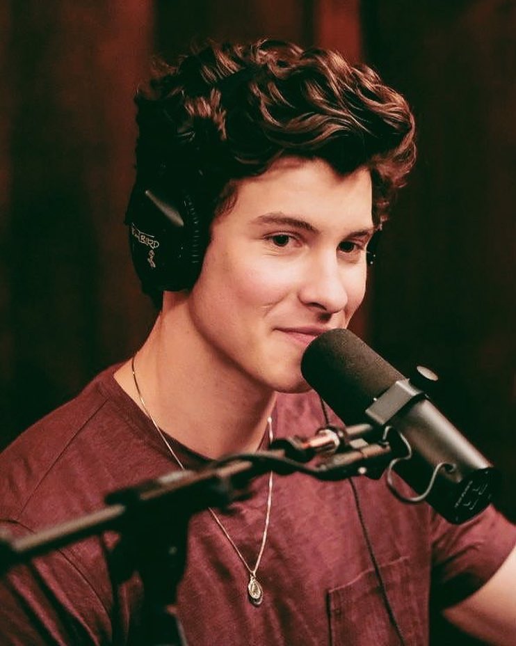 IslandRecords's tweet photo. Here's your chance to ask @shawnmendes your burning questions! He'll be on @iHeartRadio @AskAnythingChat for @MostRequestLive with @OnAirRomeo 🙌 get your Q's in here https://t.co/G8EKHouFN4 https://t.co/iXuushxv8d
