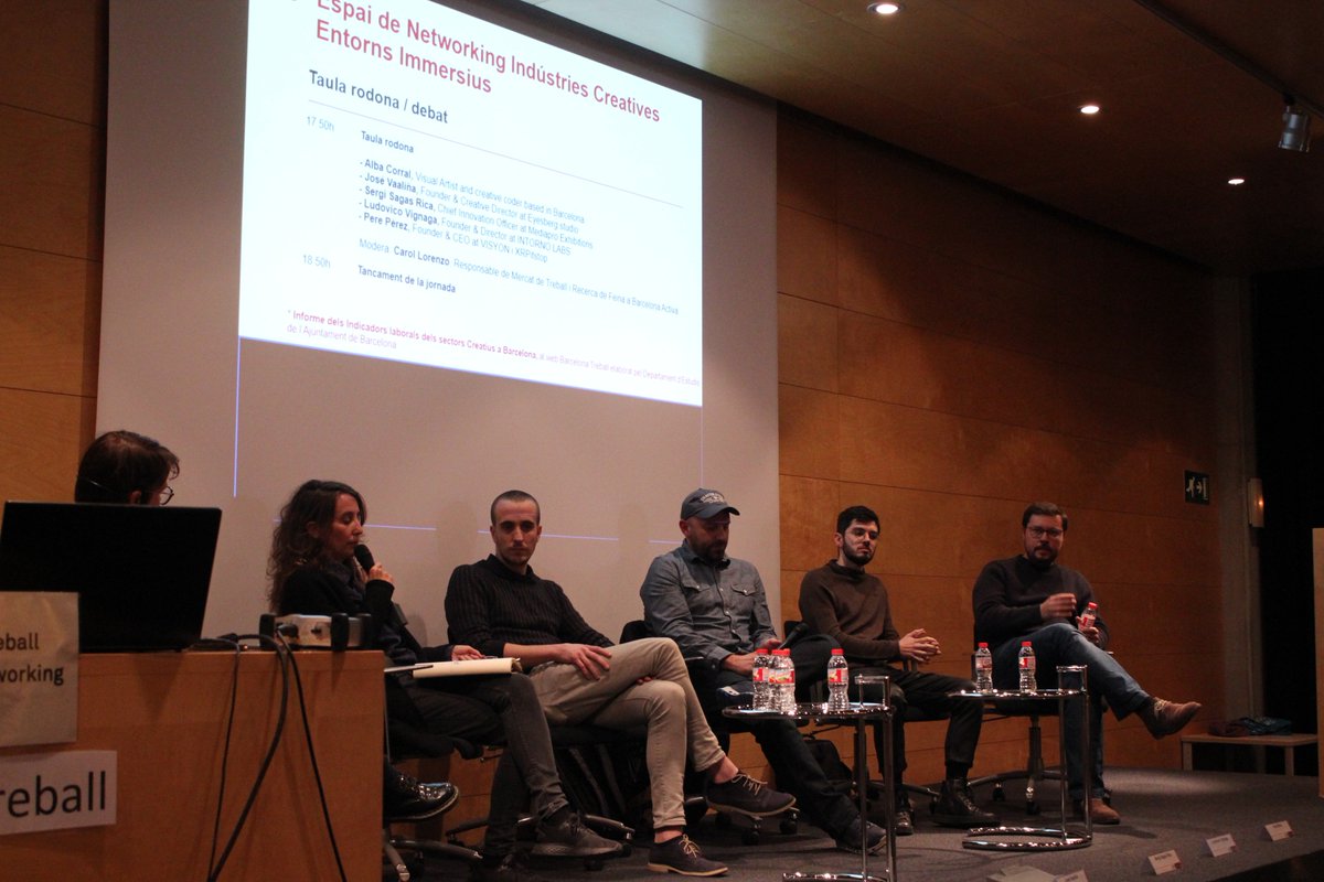 barcelonactiva's tweet photo. 👥 Comença el debat. Moment de taula rodona amb professionals de referència en #EntornsImmersius: @albagcorral, José Vaaliña (Eyesberg Studio), Sergi Sagas (@GrupoMEDIAPRO), Ludovico Vignaga (@intornolabs) i Pere Pérez (@visyon360 i @XRPitstop).
🗣️ Modera: @Carol_LG #BCNtreball https://t.co/N5b8gfX87R