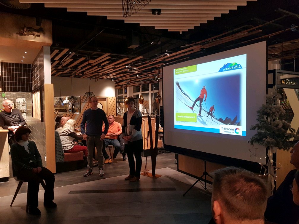 Wir machen den #Winter für euch ... Wie im Thüringer Wald alle zusammen arbeiten, damit #Loipen gespurt, Hänge präpariert und #Lifte gewartet werden, das besprechen wir heute Abend mit den Akteuren aus der Region im Café Luck in #Oberhof. @Sportluck <a href="/Oberhofurlaub/">Oberhofurlaub</a>