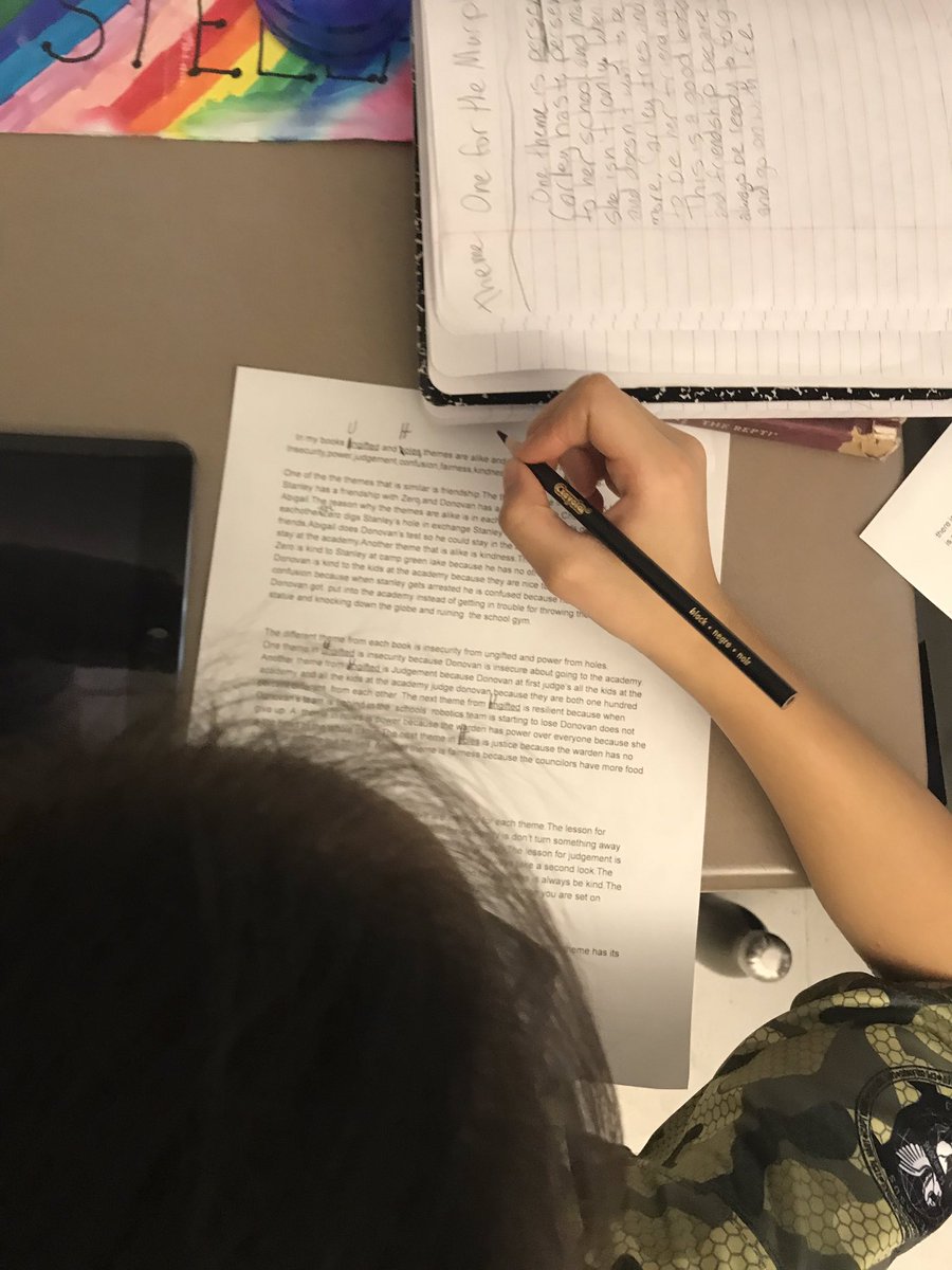 abbott22's tweet photo. Peer editing!! This is the best class I have had for peer editing!! Helping everyone shine!! #readerwritersworkshop https://t.co/qqixl3tiAO