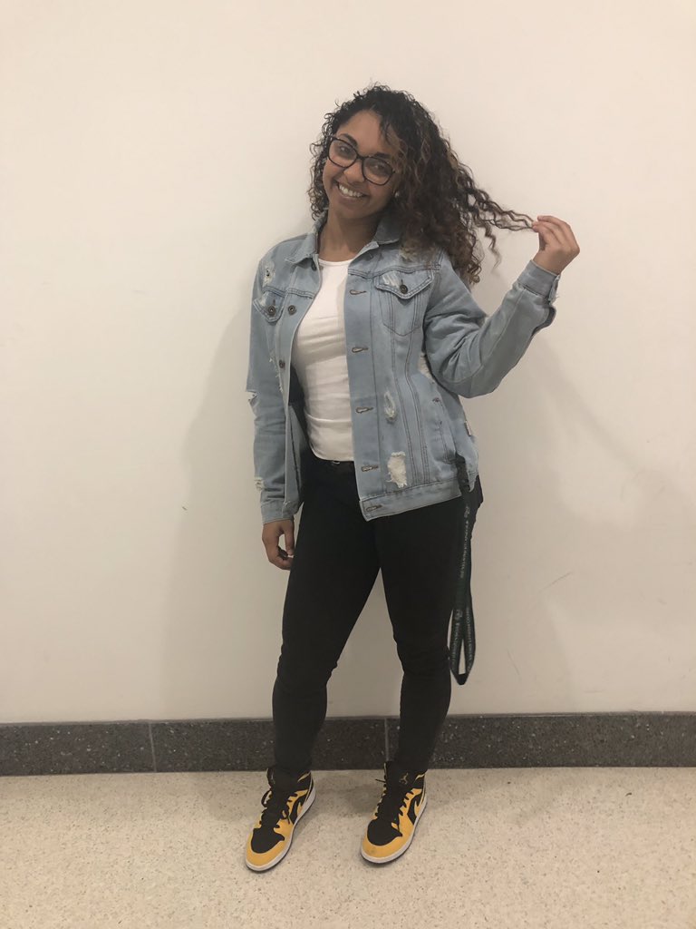 NikitaC_'s tweet photo. lol hey y’all 🥶💛 https://t.co/bNsBgwvXjY