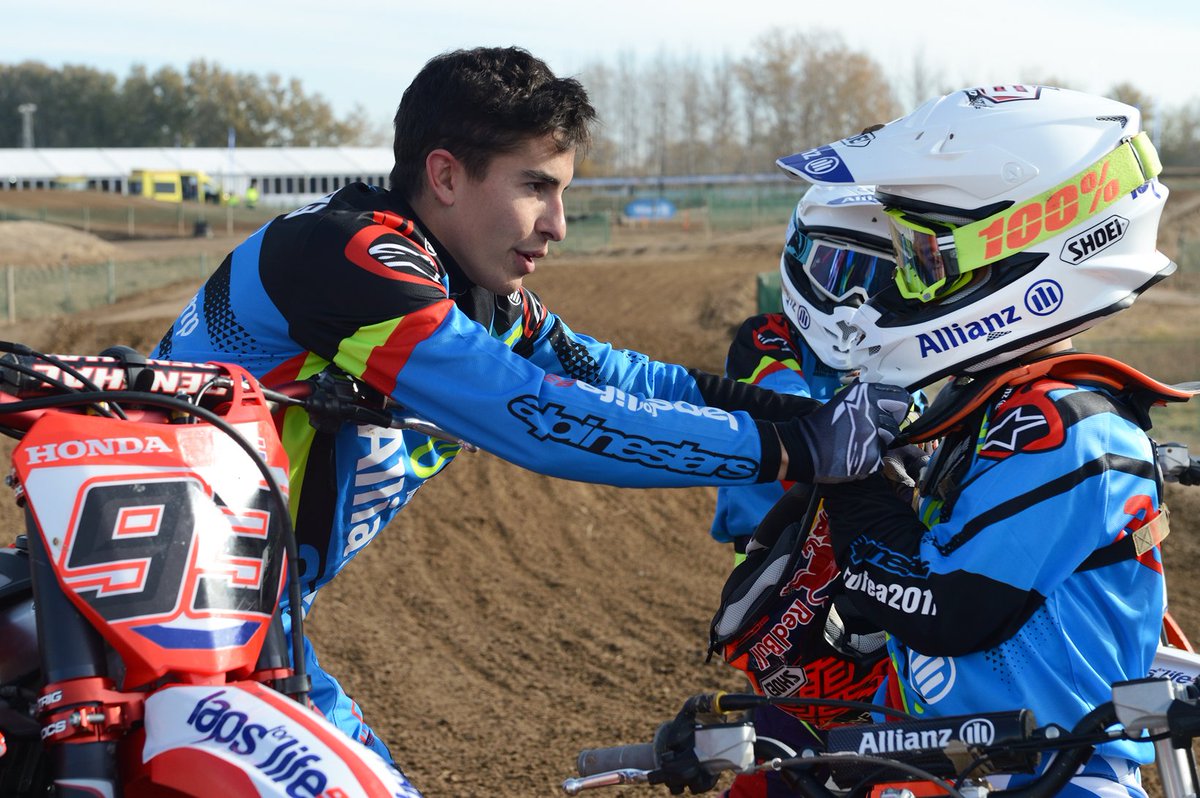 LapsForLife93's tweet image. ¡Mañana arrancamos motores! Tres días de mucho motor y diversión con @marcmarquez93 y @alexmarquez73 en @motocros_rufea. #AllianzMotorCamp18