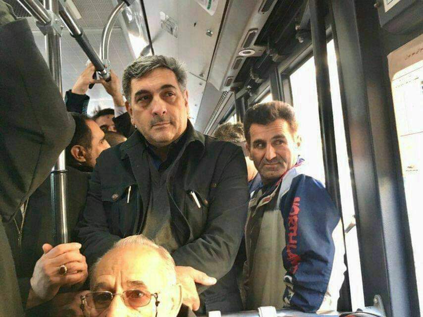 TAHRAN BELEDİYE BAŞKANI özel araba ile değil halk otobüsü ile işe gidip geliyor