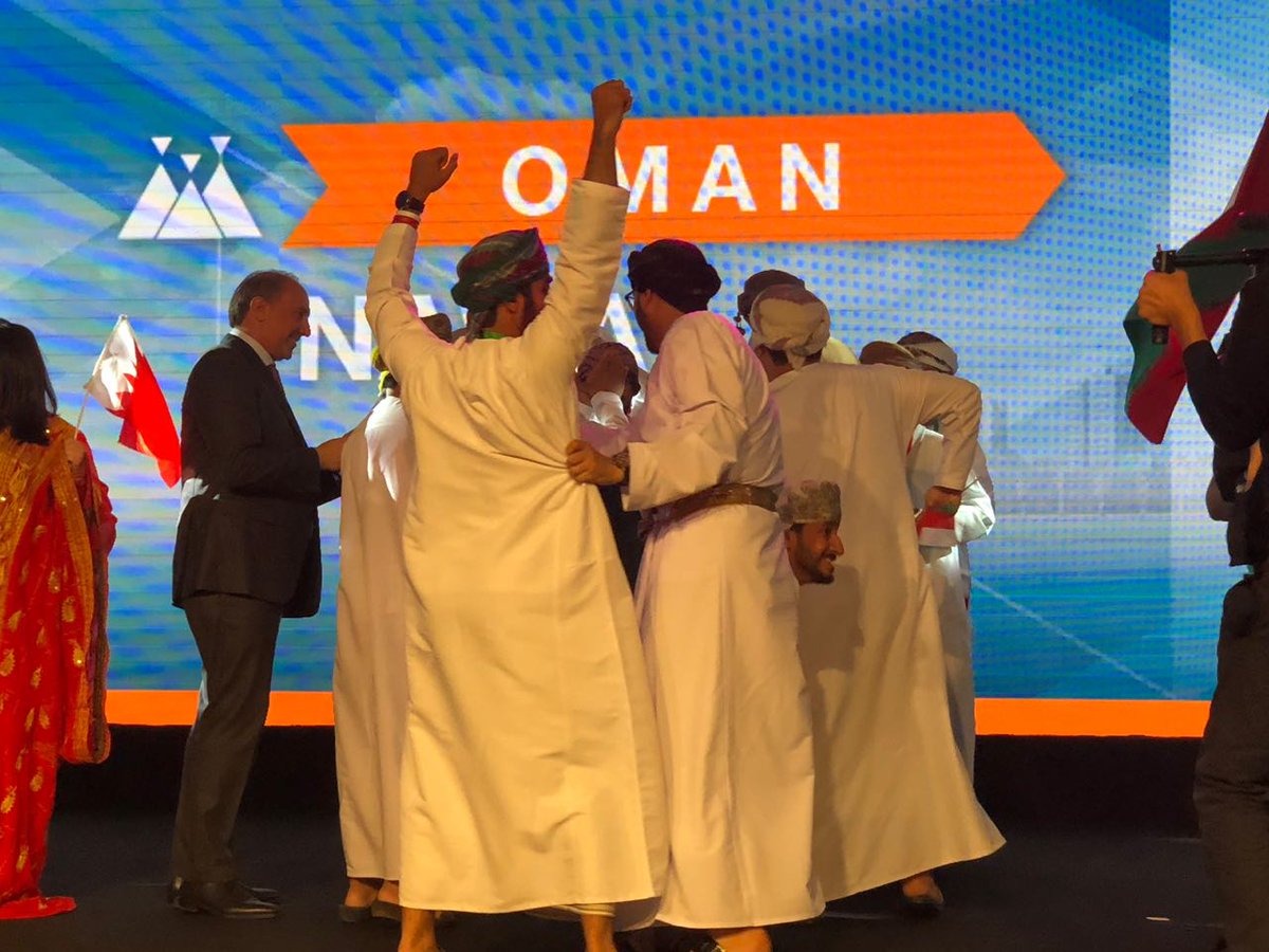 INJAZAlArab's tweet photo. The moment of truth for the university teams starts now! Winner of Company of the year award 2018 University track is Nawa from @Injaz_Oman presented by Tony Daher of @Gulf_Bank #YECINJAZ
#BelieveinINJAZ
#Kuwait https://t.co/3jhx4iWe58