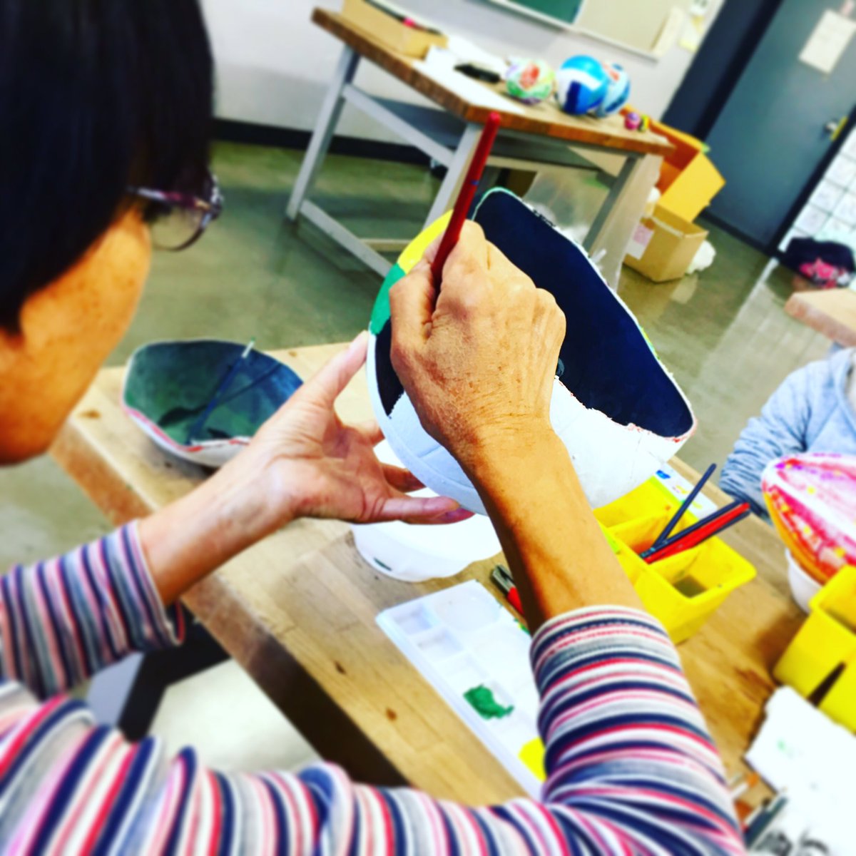 rab_2020's tweet photo. ibp2020平成30年度茨城県文化プログラム事業
【リボーン・アートボール】ワークショップ in 牛久生涯学習センター
作品は１２月２日(日)までうしく現代美術展入り口にて展示されています！
#文化プログラム　#rab2020 #いばらき文化 #リボーン・アートボール #東京２０２０ #文プロ https://t.co/DtrysGzvxr