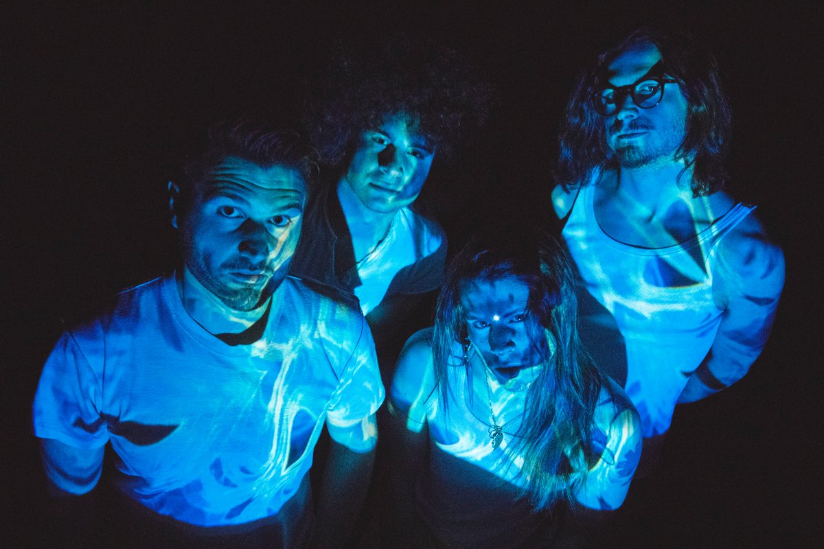 FUNNETSBAND's tweet image. Dorotea Castro Photo