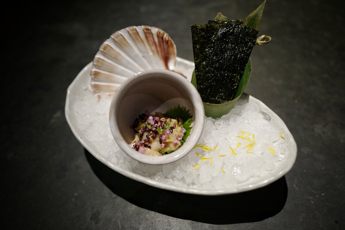 Come for the ROKA Classics you know and love...but stay for a taste of the new! Introducing: Scallop Sashimi with Crispy Black Rice, Kinome and Lime Miso. Available until the 2nd of December. Come and get it! 😍 #ROKA #Aldwych #CoventGarden #Scallop #Sashimi